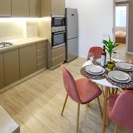 Mianelly Center 3 Apartment